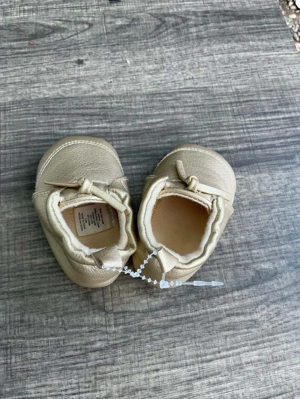 Cat & Jack Gold Metallic Moccasin Crib Shoes, Size 3-6M
